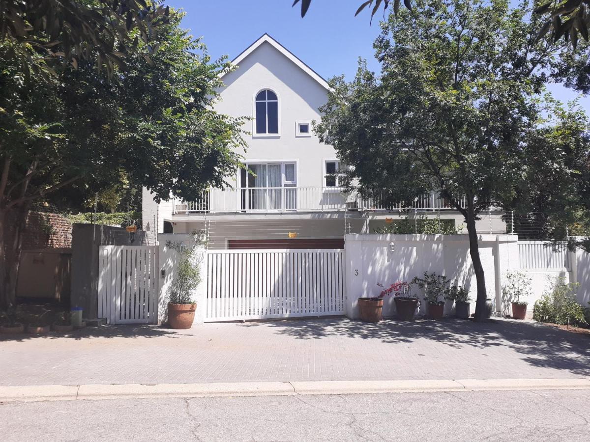 3 On Tessa Guesthouse Йоганнесбурґ Екстер'єр фото